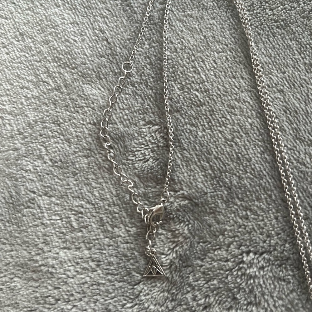 Crystal Triangle (CLARITY) NECKLACE - SILVER - Picture 4 of 14
